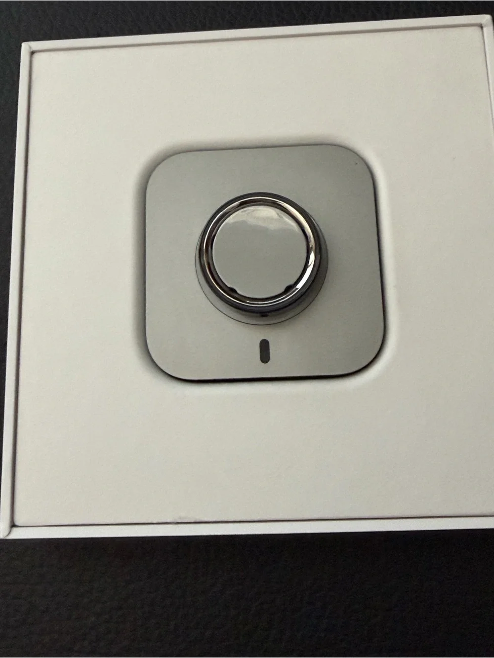Oura Ring 4 - Black and Silver Finish